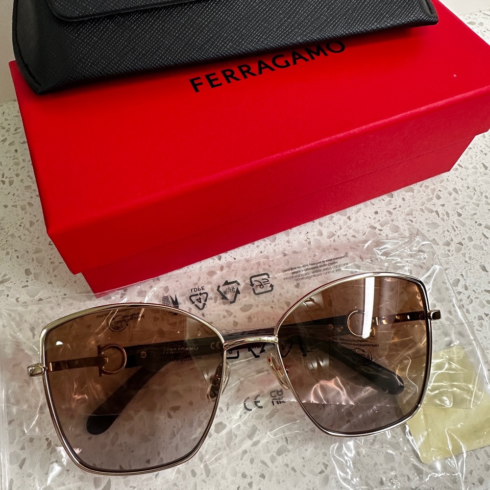 Ferragamo Gancini Tea Cup 60mm Gradient Butterfly Sunglasses